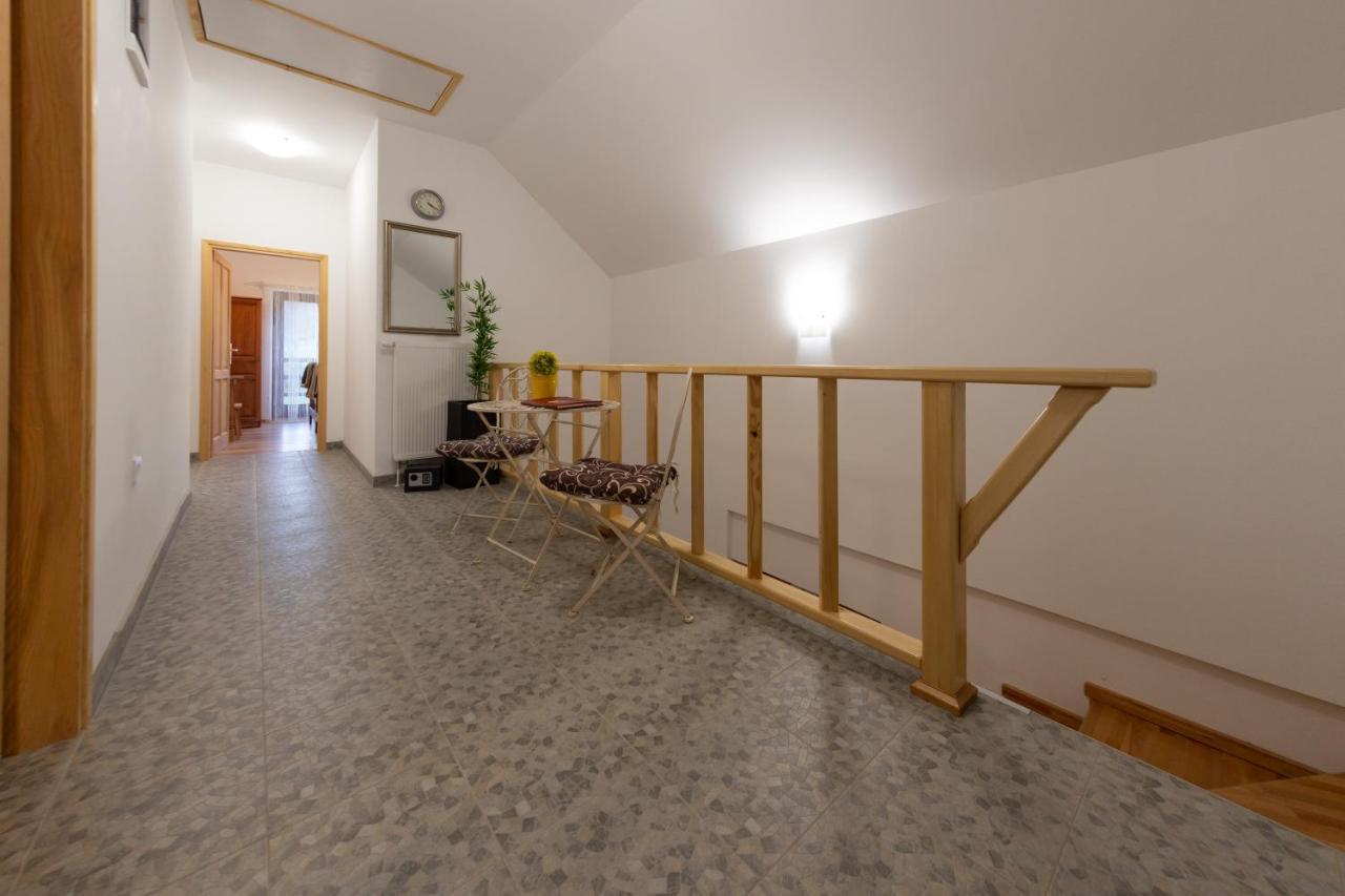 House Mate Villa Otocac Exterior photo
